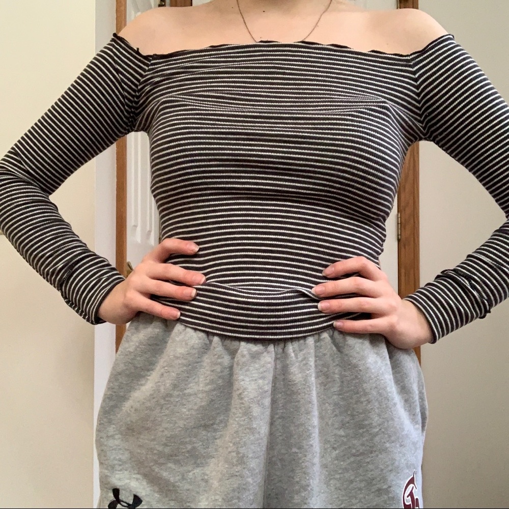 Hollister Grey and White Top